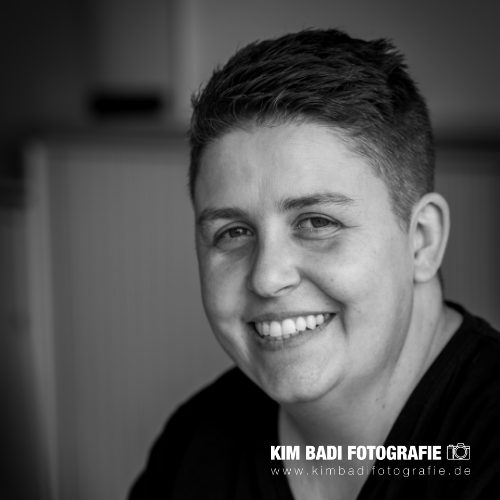 Kim Badi - Portraitfotografie - schwarz weiß