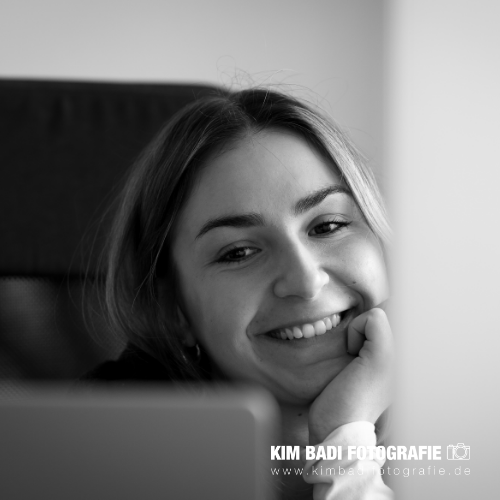 Kim Badi - Portraitfotografie - schwarz weiß
