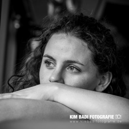 Kim Badi - Portraitfotografie - schwarz weiß